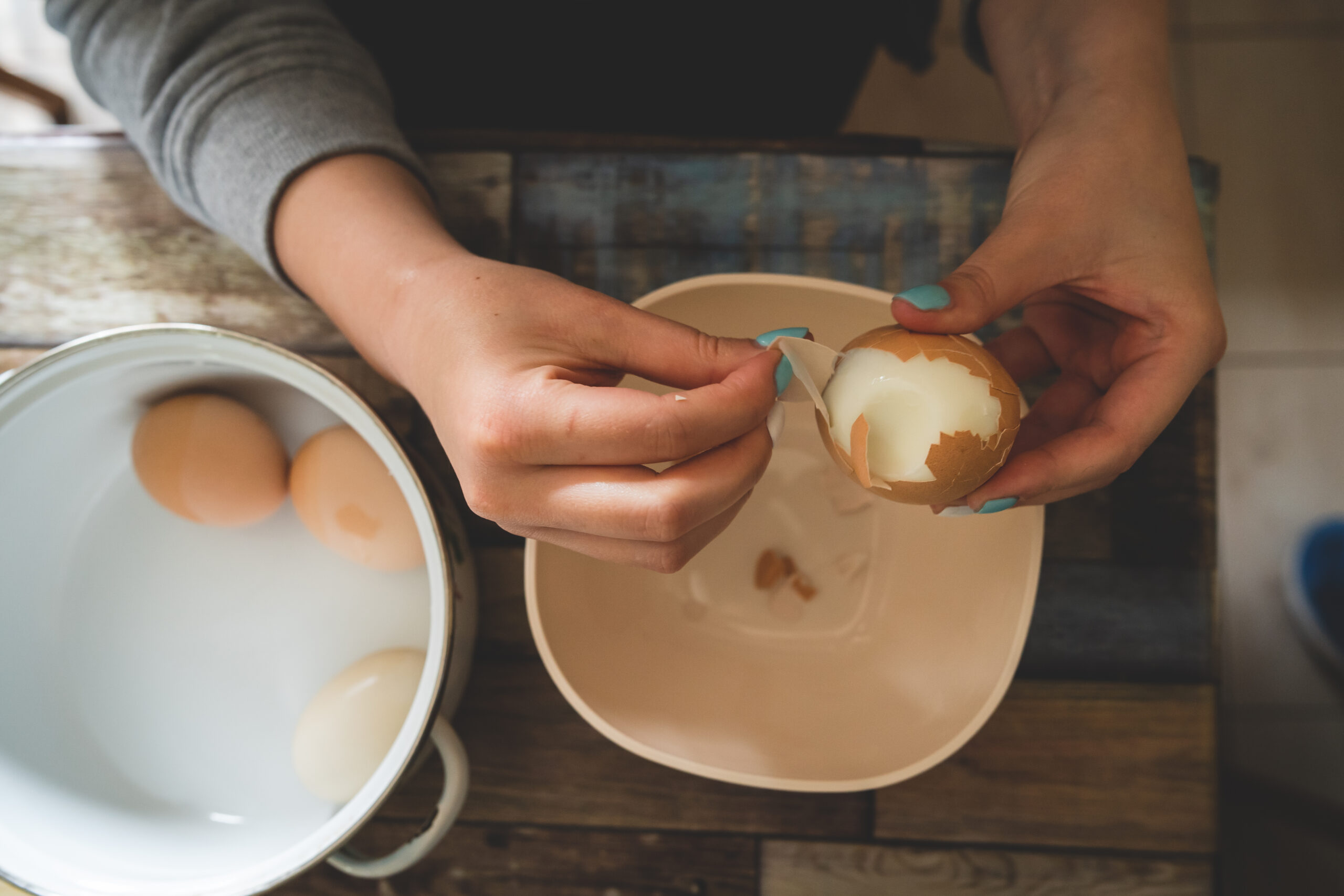 how to peel hard boiled eggs