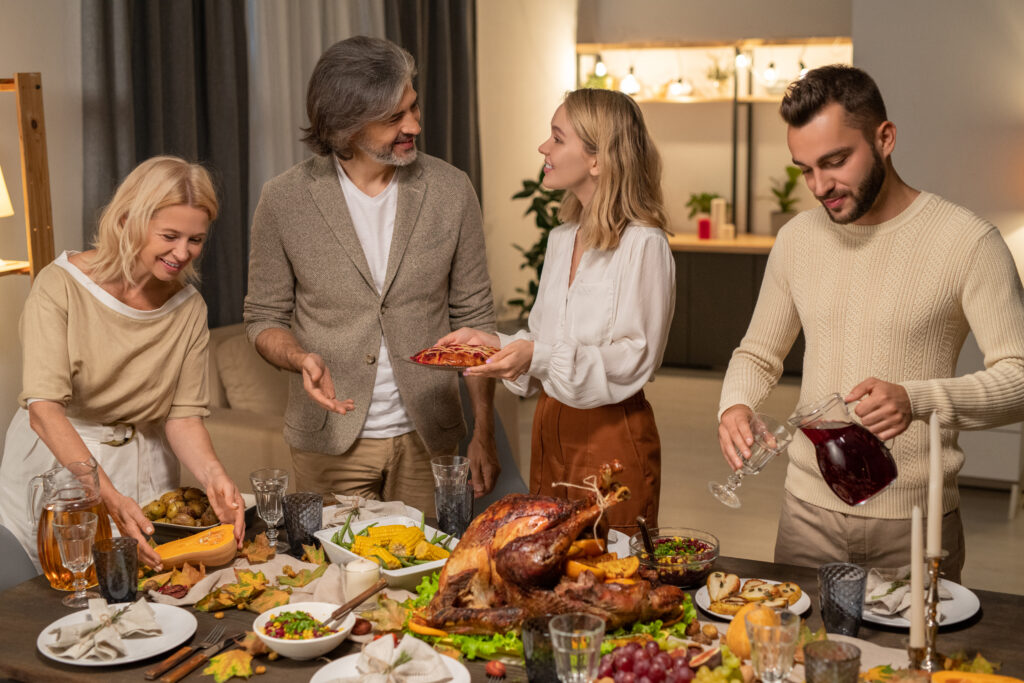 thanksgiving dinner discuss